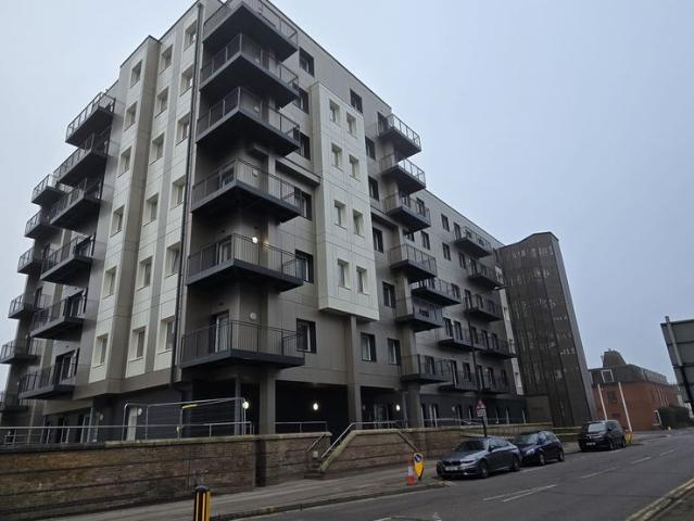 1 Buckingham Gardens, Slough SL1, 2 bed flat to rent, £1,500 pcm | PrimeLocation