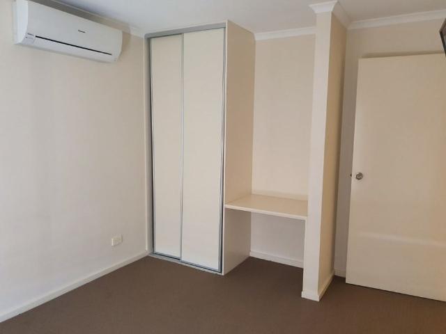 1 Barrie Robran Gate
