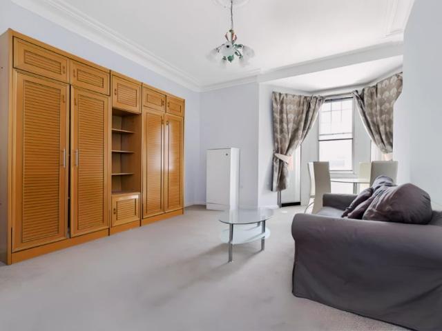 1 Bed 1 Bath, 22 Moscow Mansions
