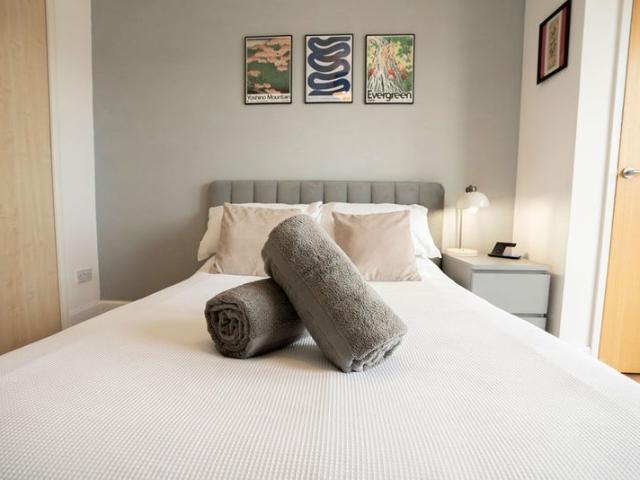 1 bed, 1 bath flat with parking utilities inc