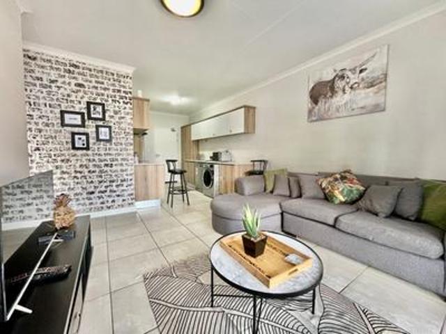 1 bed, 1 bath fully furnished to ren.