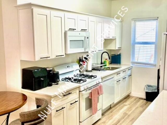 NEW LISTING 2 bed, 1 bath in South Side Flats