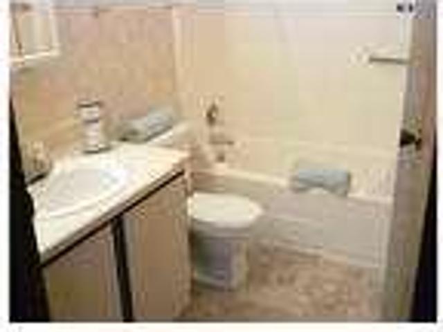 1 bed, 1 bath, safe neighborhood. Washer/Dryer Hookups!