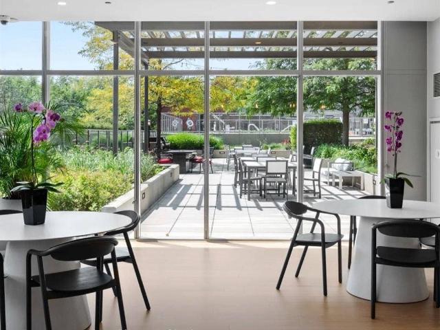 1 bed 1 bath sublet in Lakeview