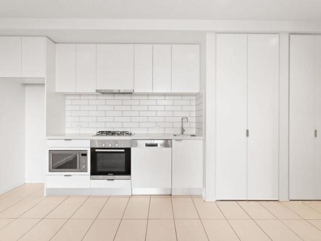 1 BED 1 BATH, UN FURNISHED, NO SHORT TERM OPERATORS