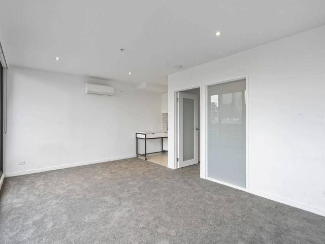 1 BED 1 BATH, UN FURNISHED, NO SHORT TERM OPERATORS