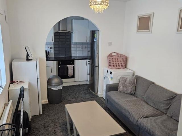 1 Bed Terraced House, Princess St, LU1