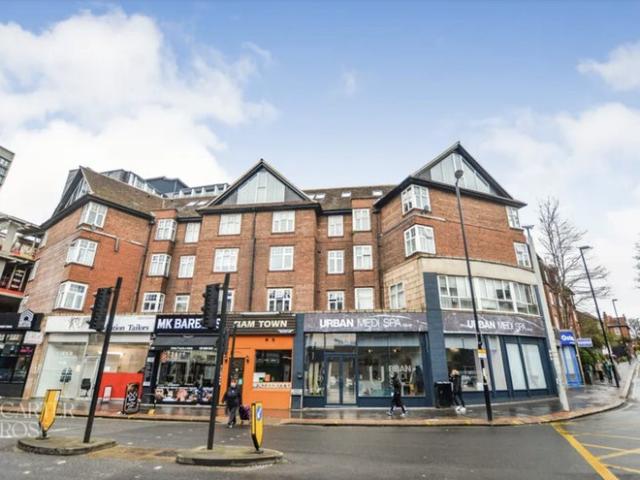 1 bed top floor flat in croydon no lift
