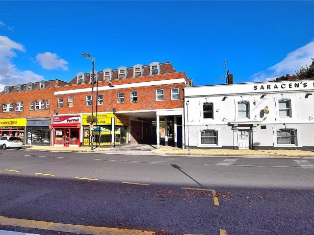1 bed Upper Floor Flat for Rent