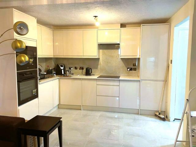 1 Bed Apartment £1525 Pcm
