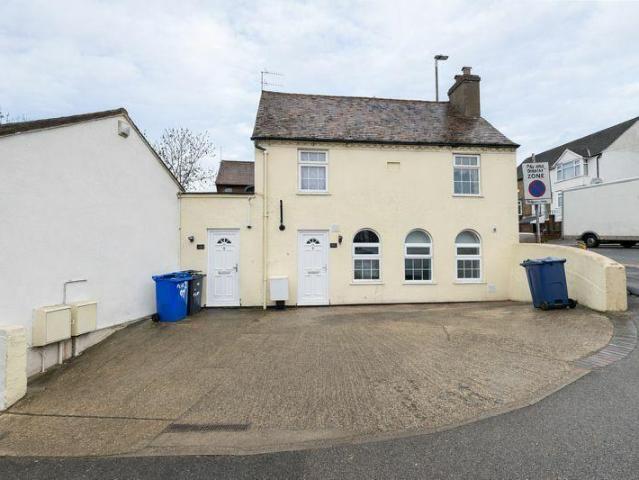1 Bed Apartment, West Wycombe Road. 1 bed flat to rent £1,100 pcm £254 pw