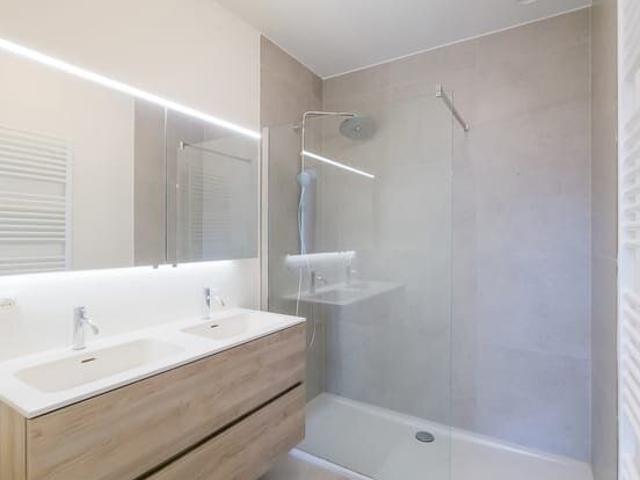1 bed apartment with terrace & side view of the Schelde