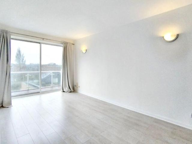 1 bed apartment with PARKING, Balcony, and River Views, Regatta Point, 38 Kew Bridge Road TW8 OEB