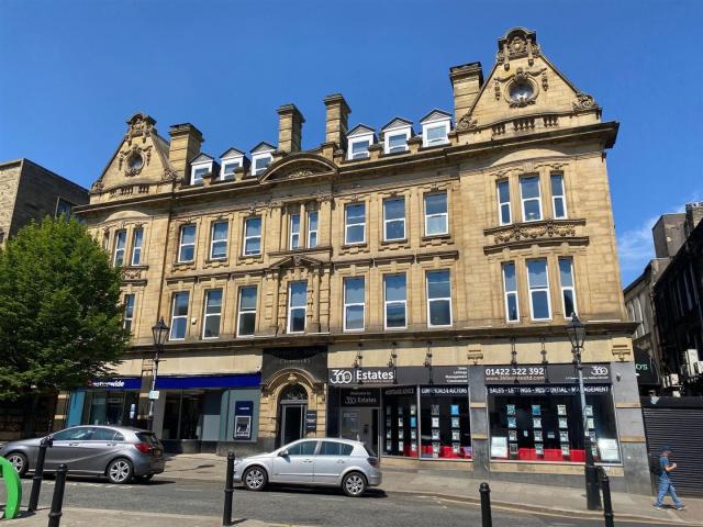 1 bed Apartment To Let in in District Bank Chambers, 1 3 George Square, Halifax