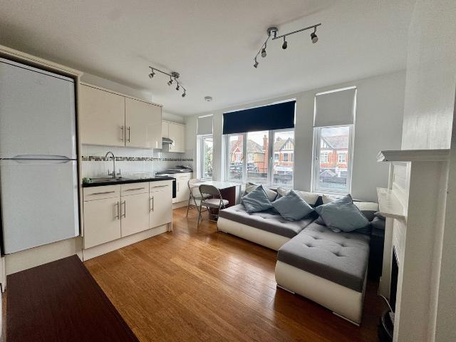 1 bed Apartment To Let