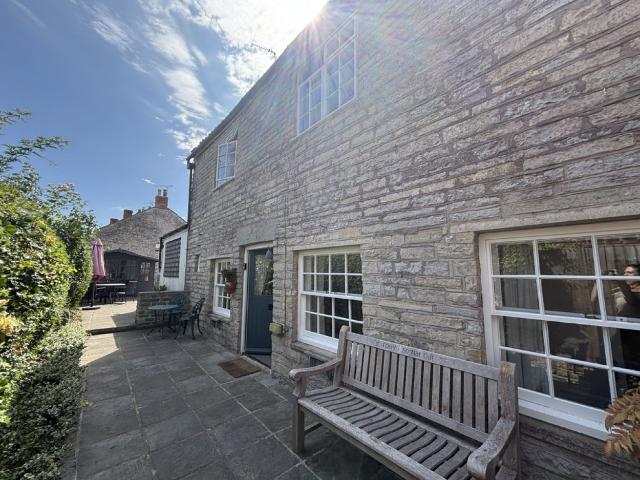1 bed Apartment To Let