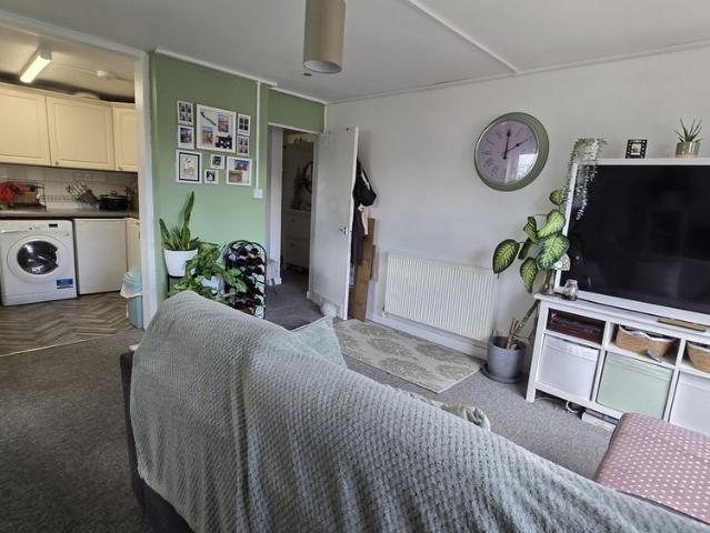 1 bed Apartment To Let