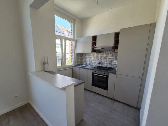1 bed apt bright, Saint Josse, renovated