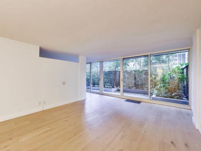 1 Bed Condo Apartment in Pacific Heights with parking!