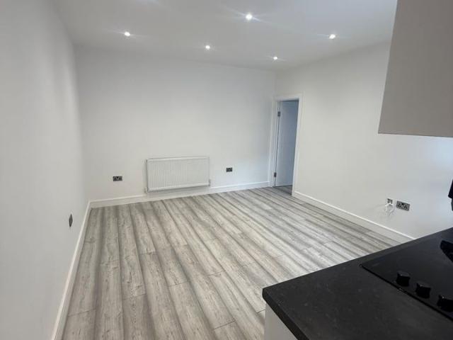 1 Bed Detached House, Stroud Green Road, N4