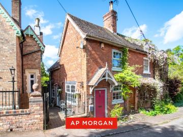 1 bed end of terraced cottage to rent in St. Leonards Square, Stourbridge, DY9
