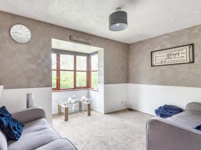 1 bed First Floor Flat to Let for rent in Swallow Close, Dartford, Kent