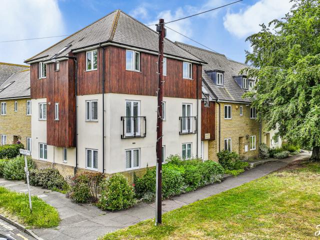 1 Bed For Sale in Westcliff on sea