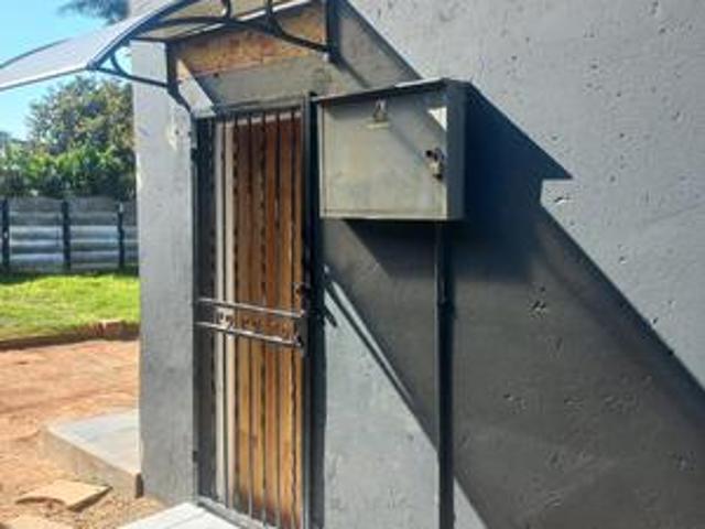 1 bed for rent in boom off