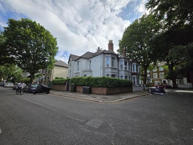 1 Bed Flat, Mansell Road, W3