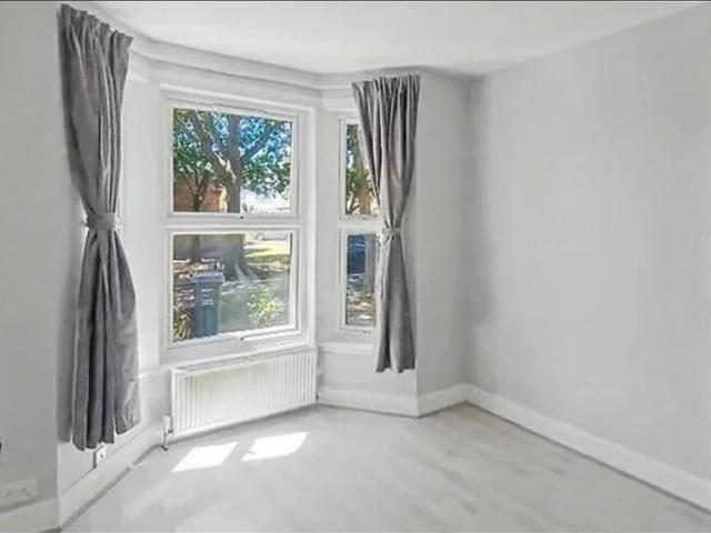 1 Bed Flat, Maswell Park Crescent, TW3