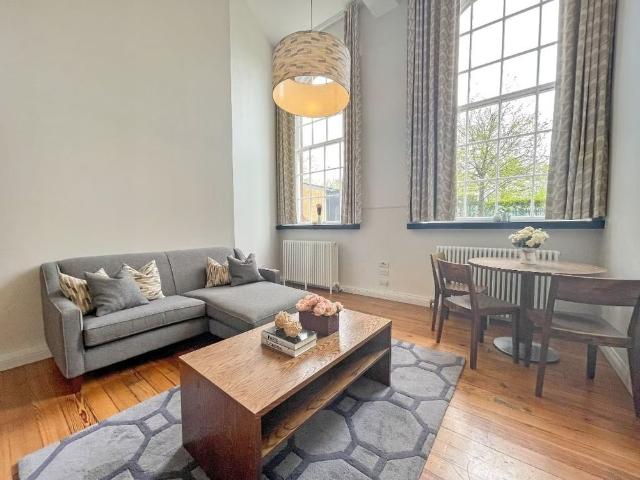 1 Bed Flat, Mcdonald Road, EH7