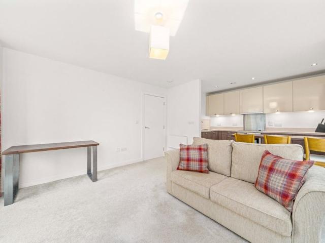 1 Bed Flat, Meadowside Quay Walk, G11