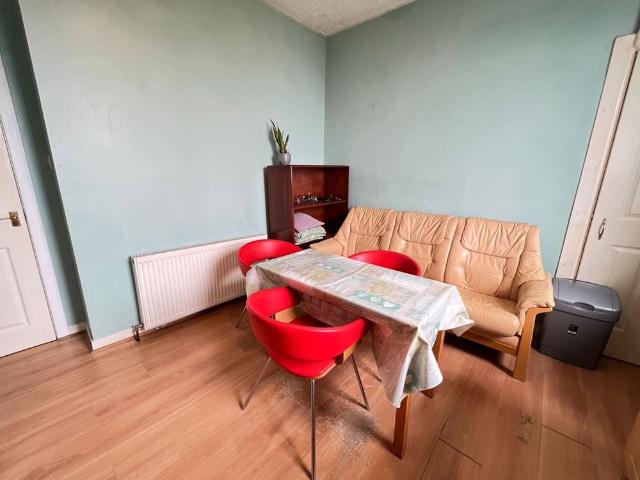 1 Bed Flat, Menzies Road, AB11