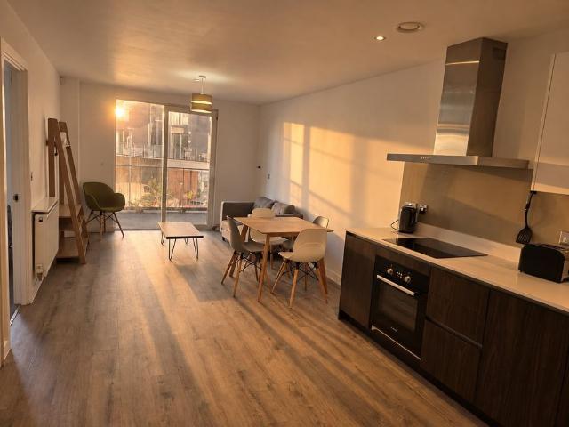 1 Bed Flat, Middlewood Street, M5