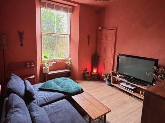 1 Bed Flat, Milton Street, EH8