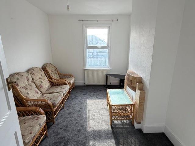 1 Bed Flat, New Road, IG3