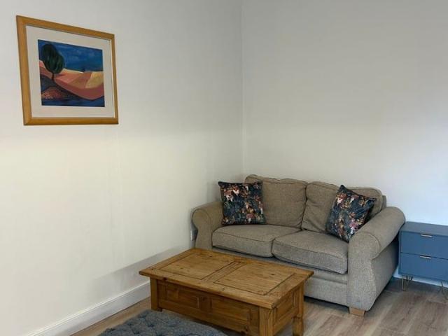 1 Bed Flat, Albert St, EH7