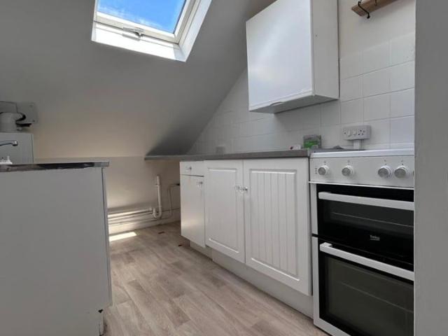 1 Bed Flat, Allerton Grove, CH42