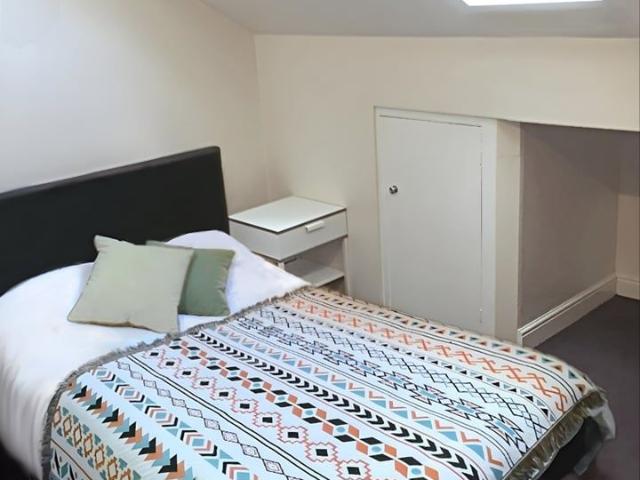 1 Bed Flat, Aston Street, LS13
