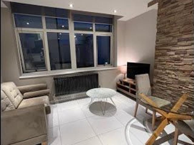 1 Bed Flat, Butts Court, LS1