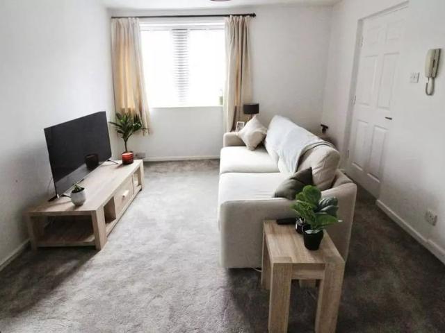 1 Bed Flat, Back Lane, LS13