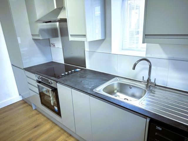 1 Bed Flat Barkingside £1750 All Bills Included