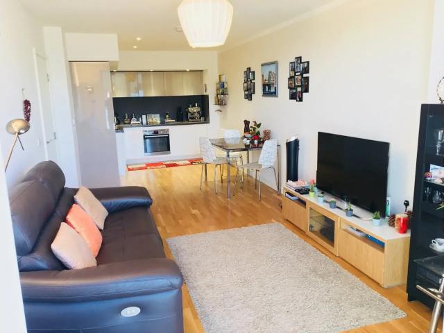 1 Bed Flat, Bathurst Square, N15