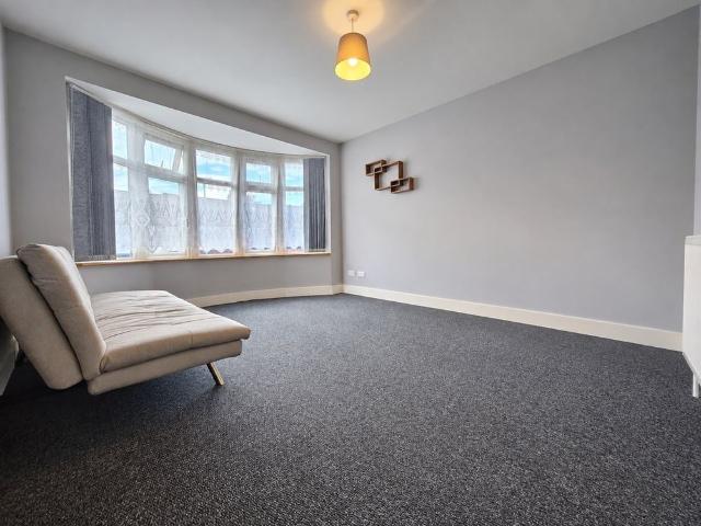 1 Bed Flat, Beechwood Road, LU4