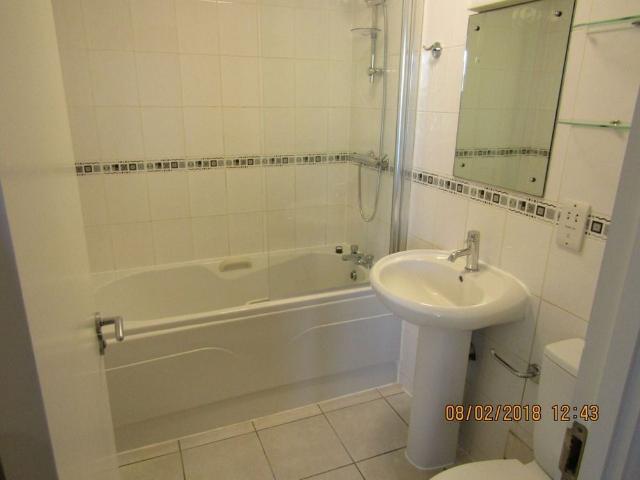 1 Bed Flat, Bellview Court, TW3