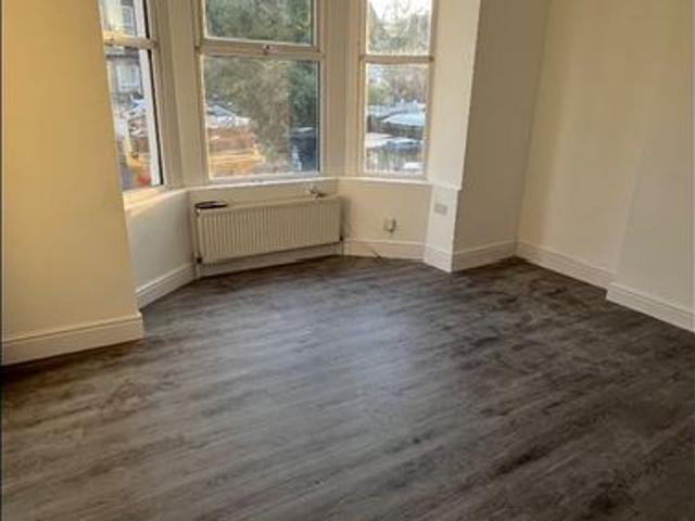 1 Bed Flat, Bensham Manor Road, CR7