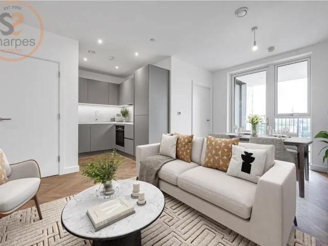 1 Bed Flat Beverley Court, London SW20, Studio to rent, £1,775 pcm | PrimeLocation