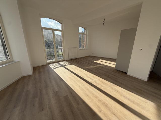 1 bed flat bright, Schaerbeek, Place des Bienfaiteurs