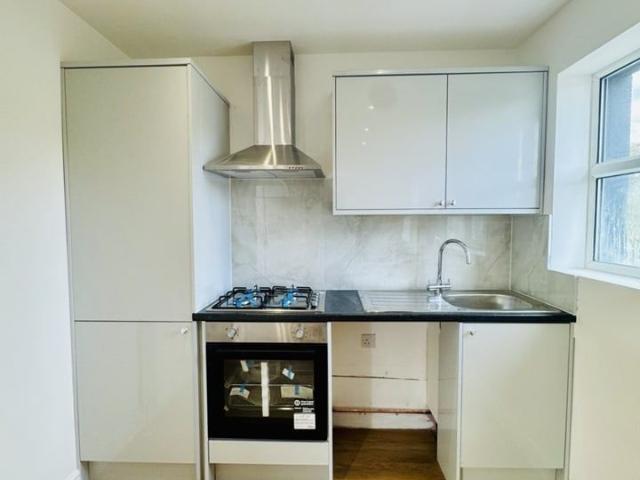1 Bed Flat, Brighton Road, CR2