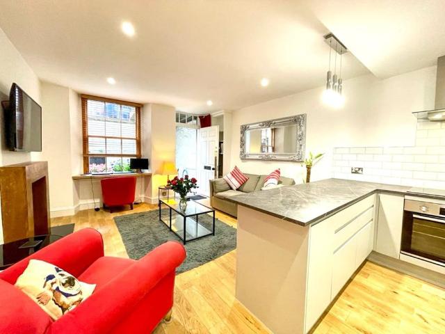 1 Bed Flat, Cumberland St, EH3
